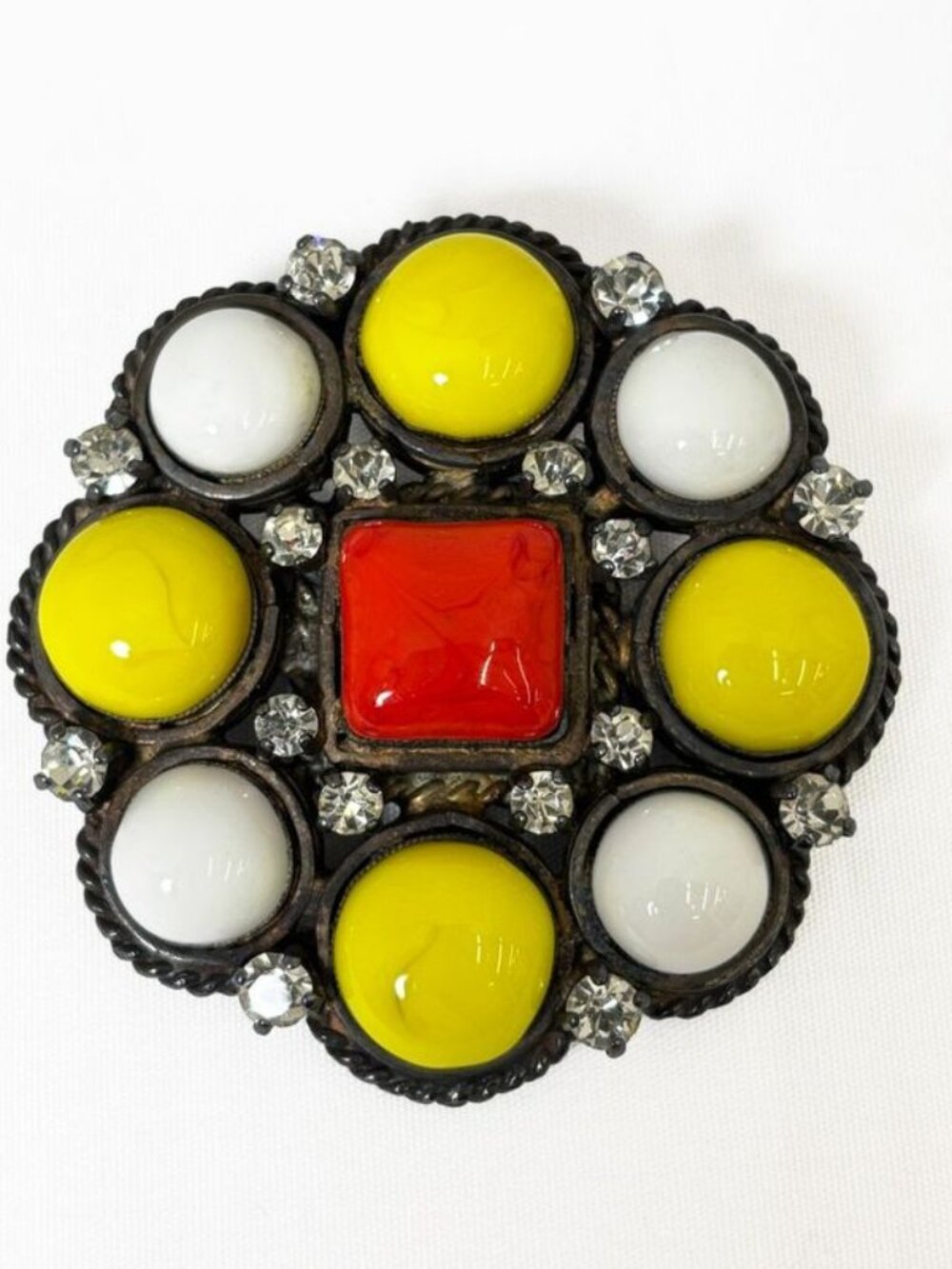 Chanel Vinte Gibrochi Brooch